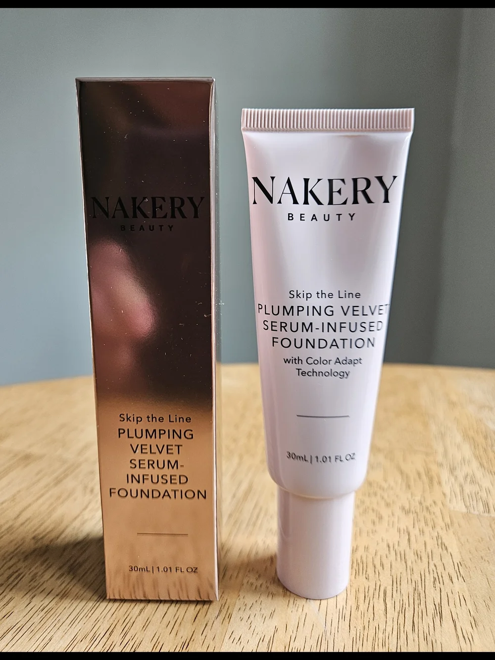 Plumping Velvet Serum-Infused Foundation - Medium